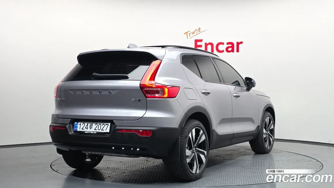 Volvo XC40 2026 из KR, фото 7
