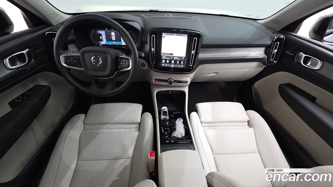 Volvo XC40 2026 из KR, фото 4