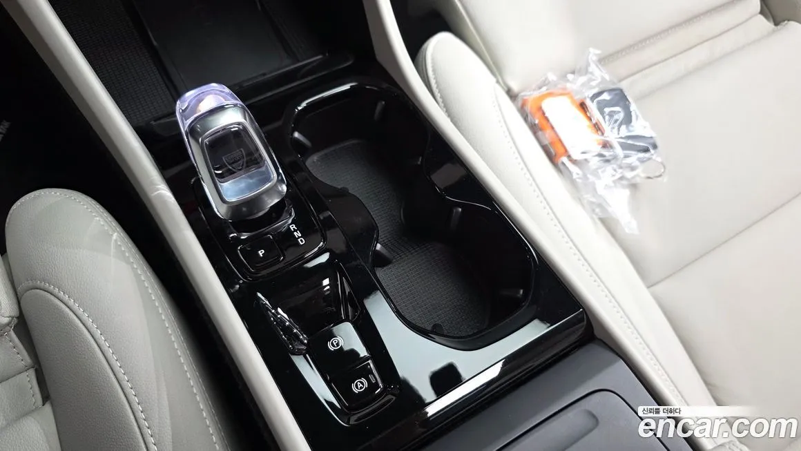 Volvo XC40 2026 из KR, фото 3