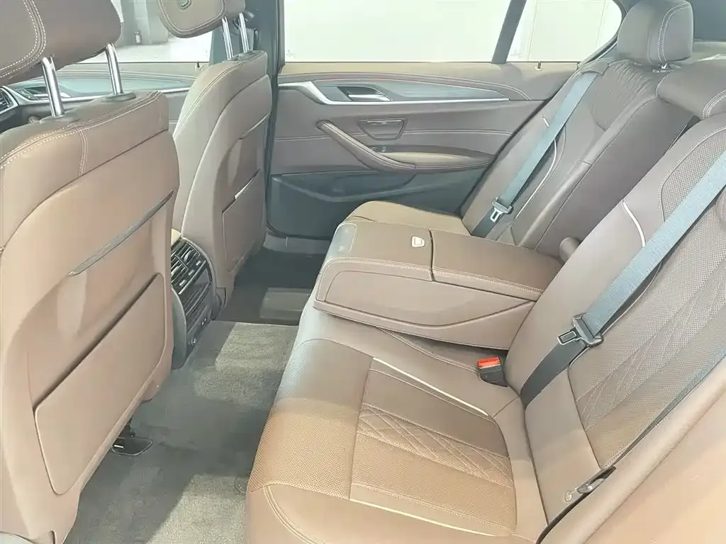 BMW 5 Series 2025 из CN, фото 7