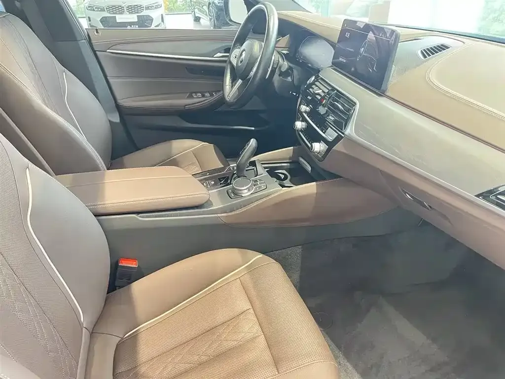 BMW 5 Series 2025 из CN, фото 8