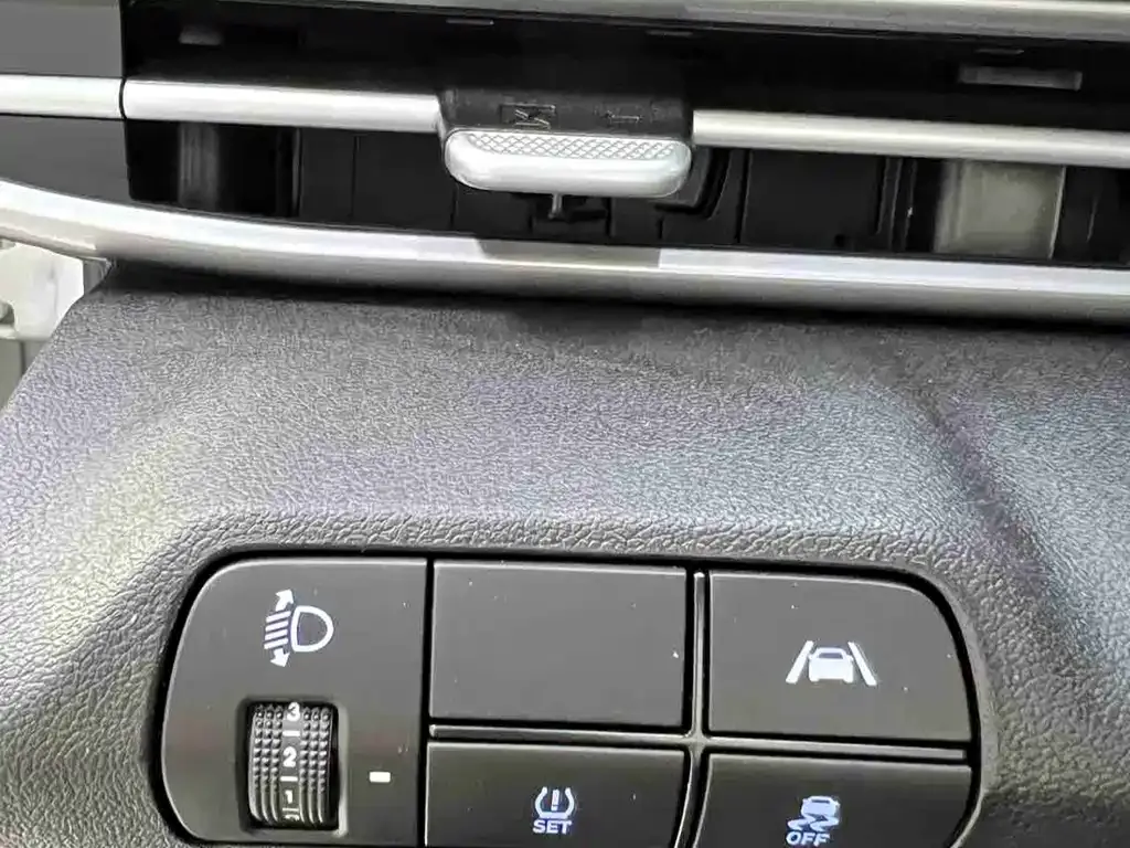 Hyundai Elantra 2023 из CN, фото 8