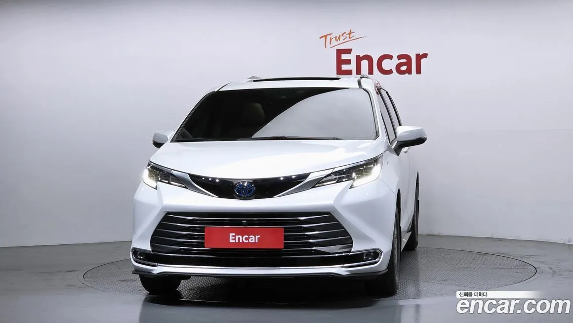 Toyota Sienna 2023 из KR, фото 2