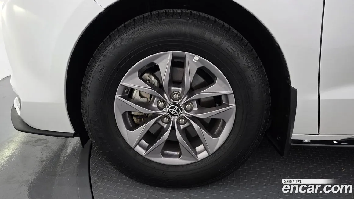 Toyota Sienna 2023 из KR, фото 3