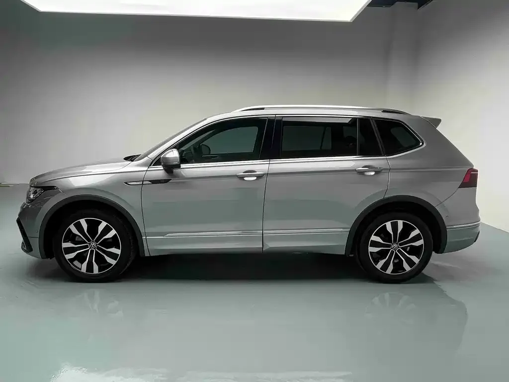 Volkswagen Tiguan L — фото 2