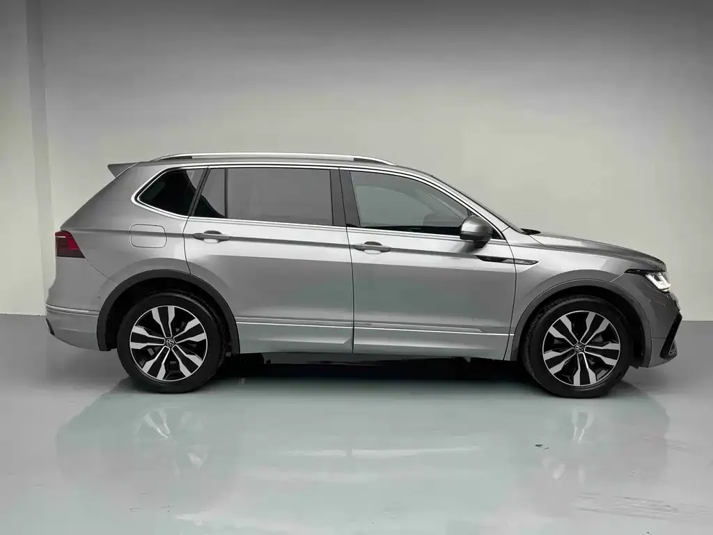 Volkswagen Tiguan L — фото 4