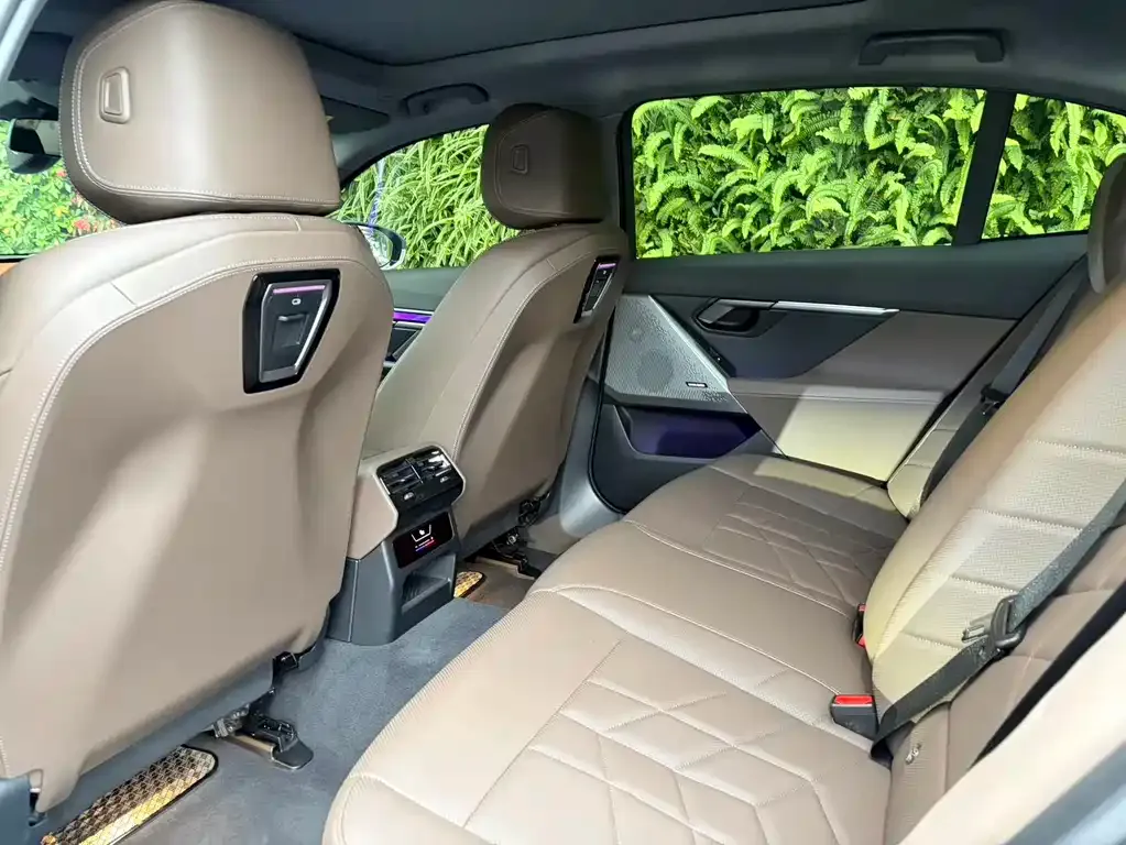 BMW 5 Series 2024 из CN, фото 2