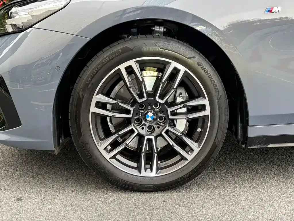 BMW 5 Series 2024 из CN, фото 8