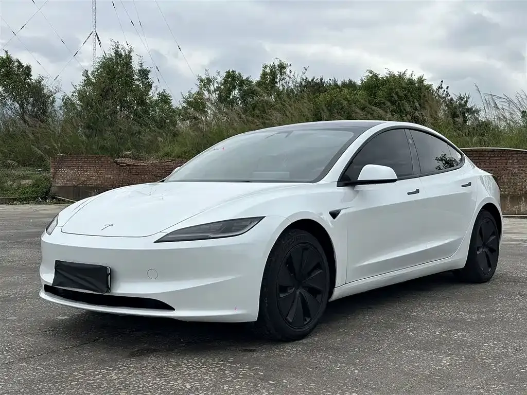 Tesla Model 3 — фото 1