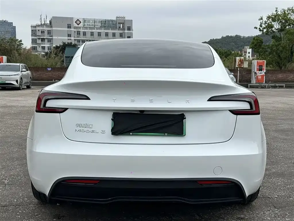 Tesla Model 3 — фото 8