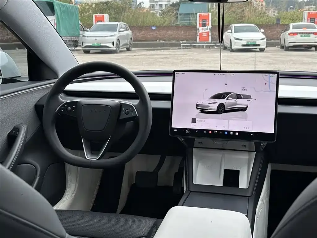 Tesla Model 3 — фото 6