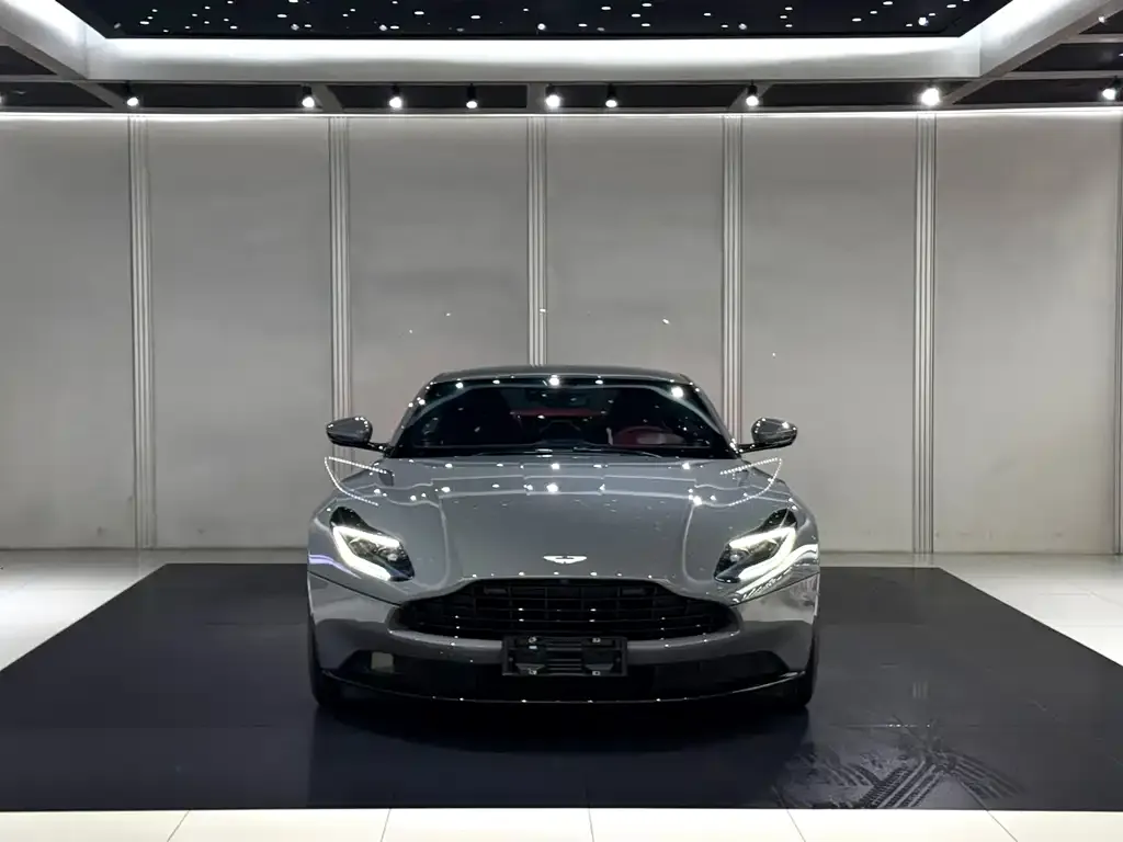 Aston Martin DB11