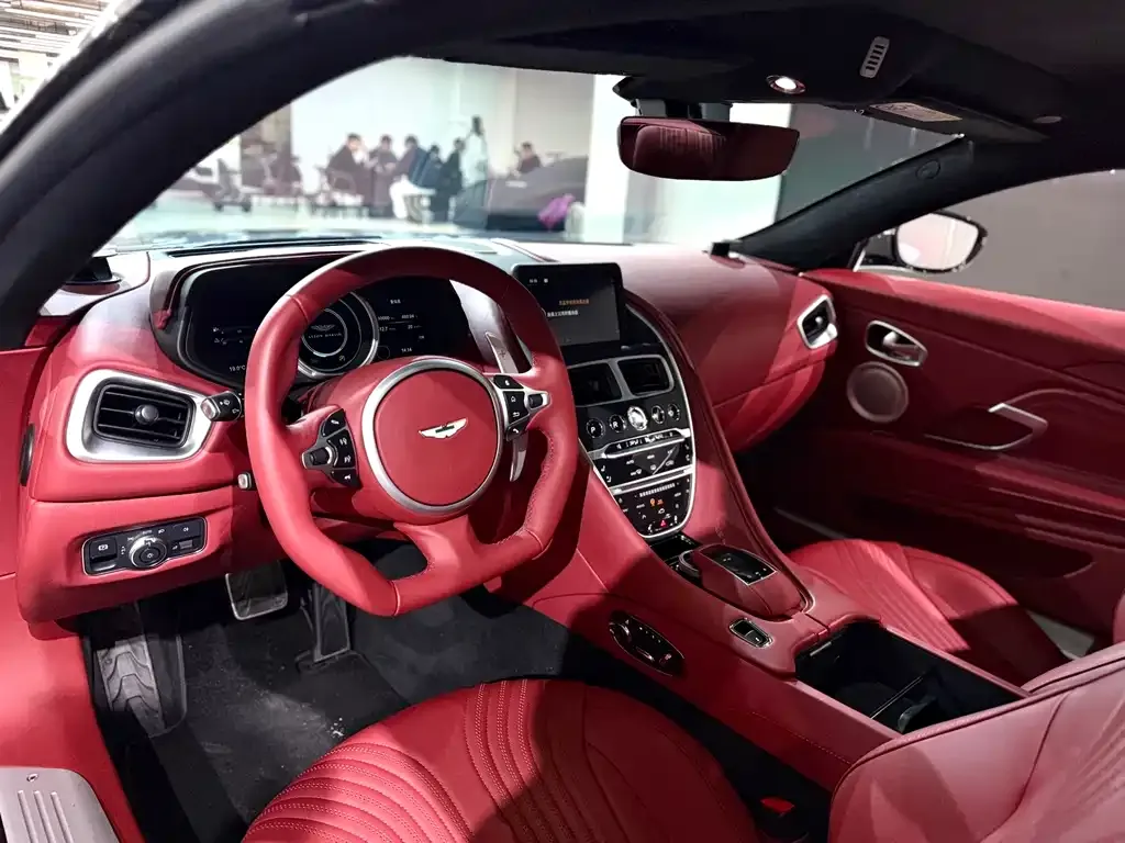 Aston Martin DB11 2023 из CN, фото 8