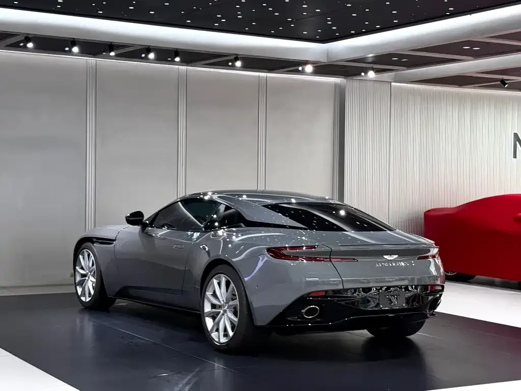 Aston Martin DB11 2023 из CN, фото 6