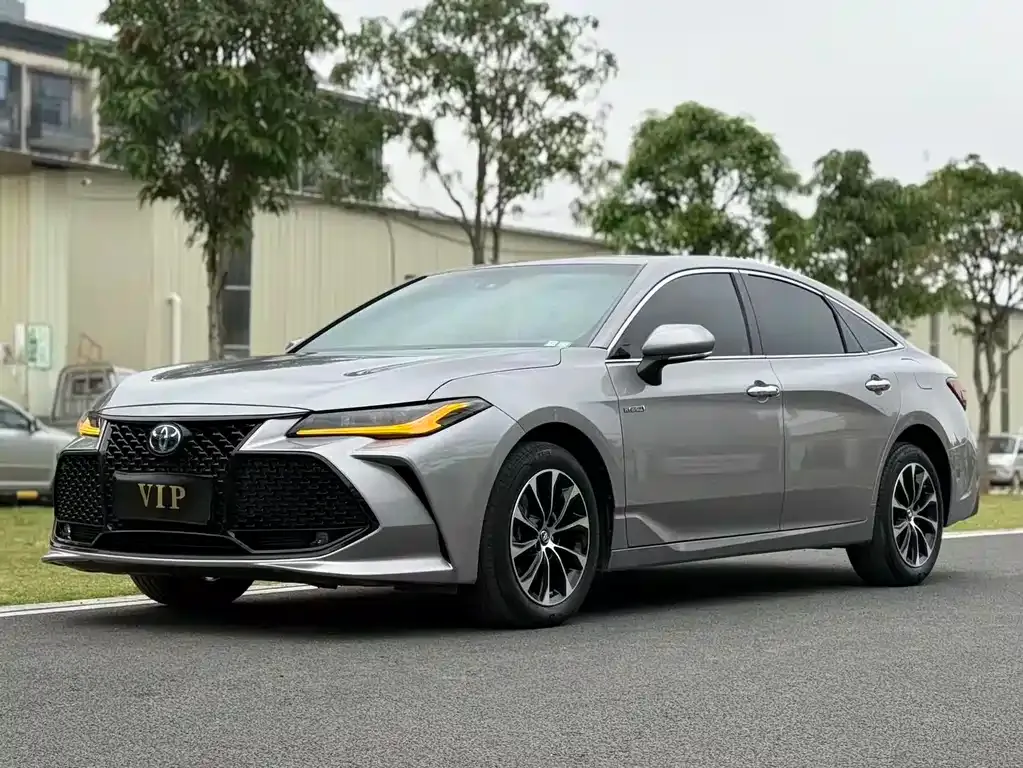 Toyota Avalon — фото 1