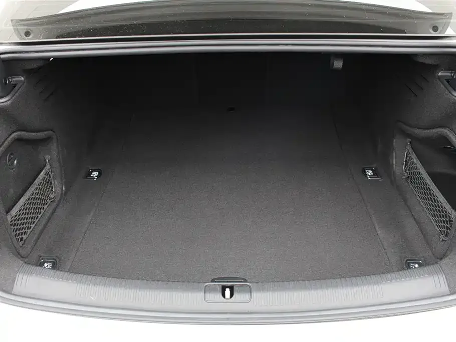 Audi A4L 2022 из CN, фото 10