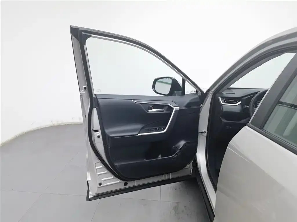 Toyota Wildlander 2023 из CN, фото 6
