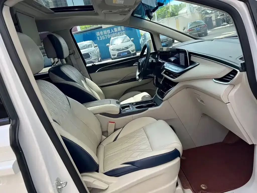 Buick GL8 2022 из CN, фото 9