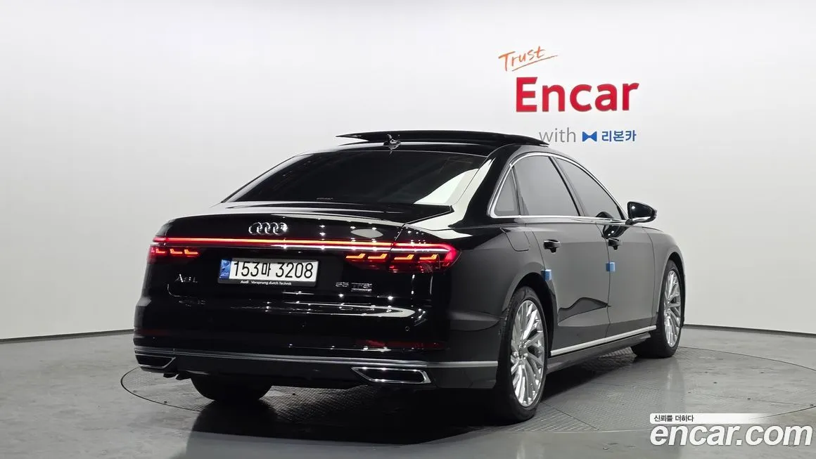 Audi A8 — фото 2