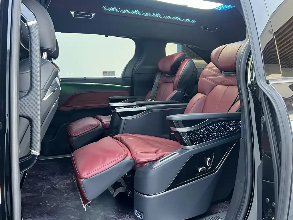 Toyota Sienna — фото 8