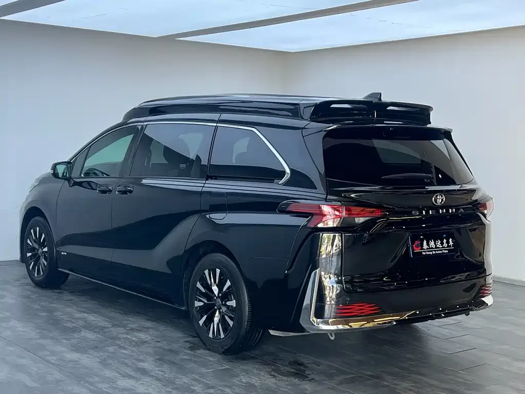 Toyota Sienna — фото 6