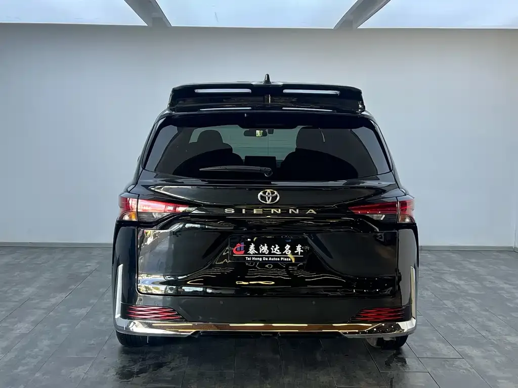 Toyota Sienna — фото 3