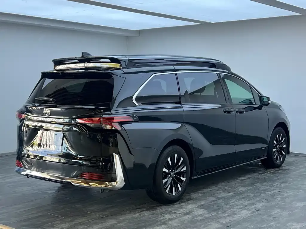 Toyota Sienna — фото 10