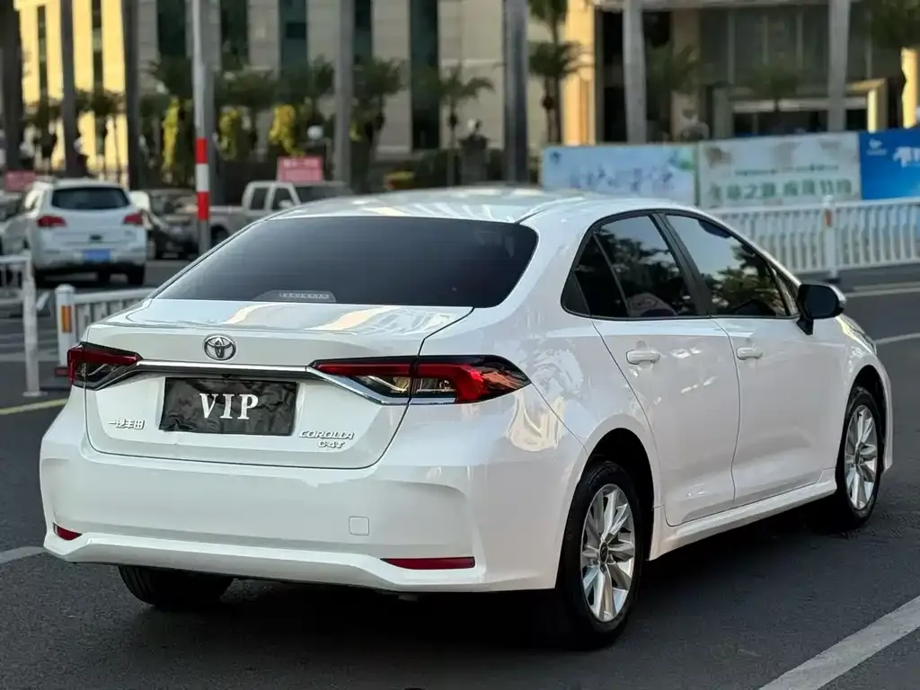 Toyota Corolla — фото 8