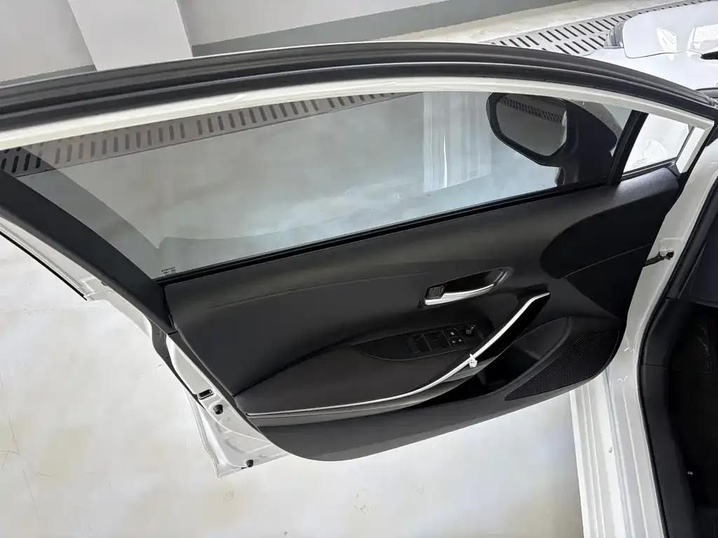 Toyota Corolla 2023 из CN, фото 4
