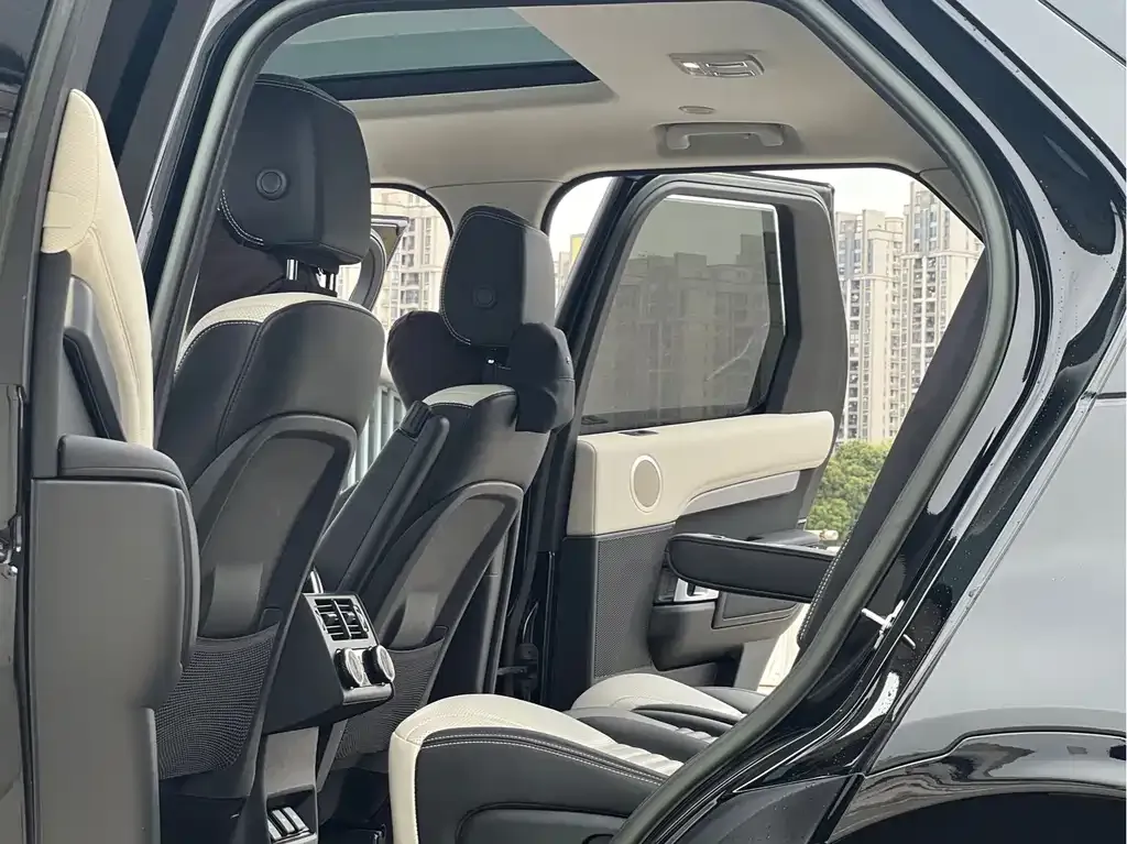 Land Rover Discovery 2023 из CN, фото 2