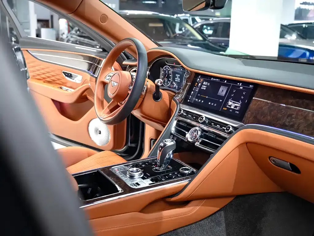 Bentley Flying Spur — фото 8