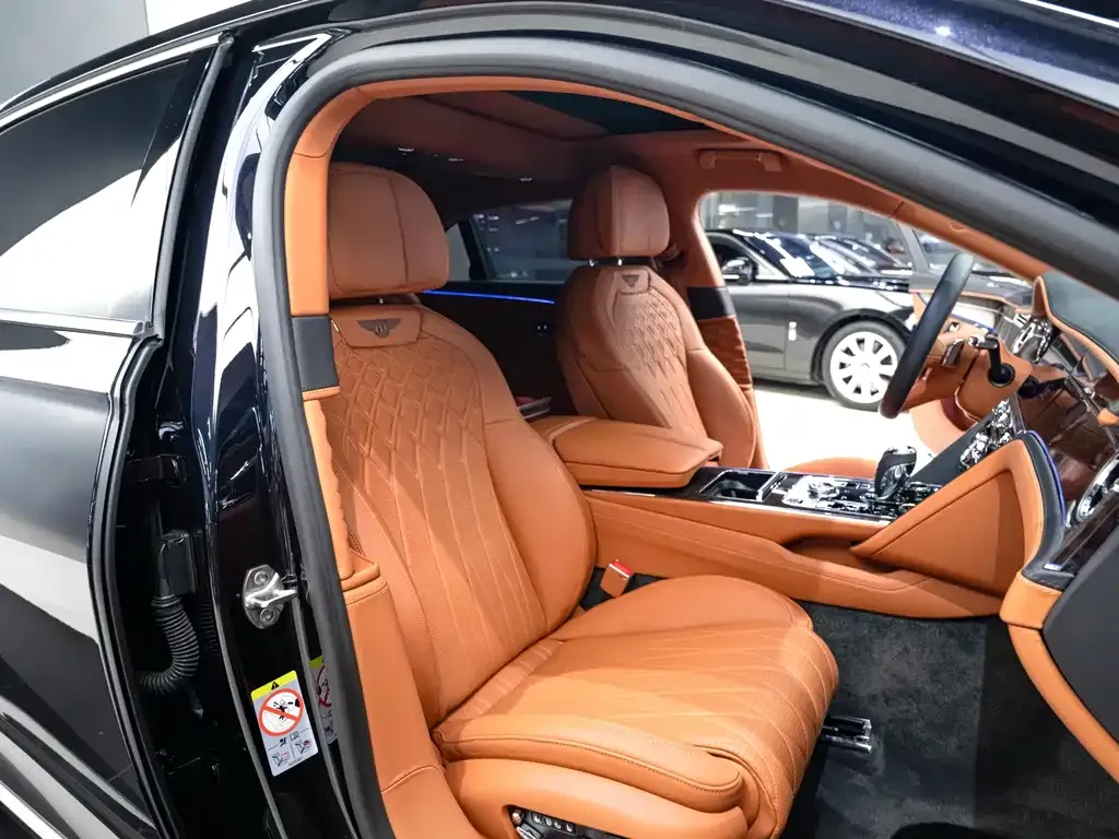 Bentley Flying Spur — фото 10