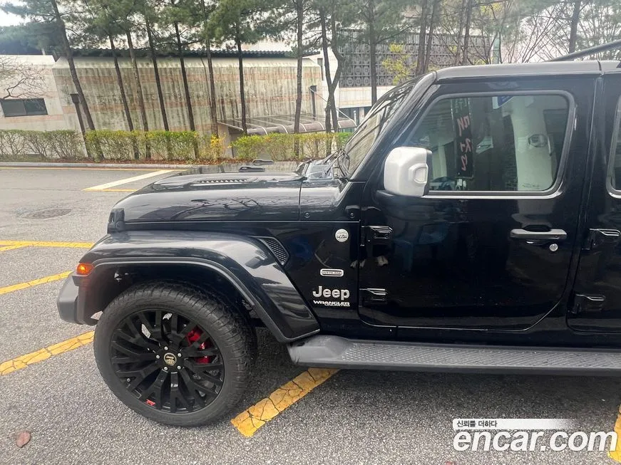 Jeep Wrangler — фото 10