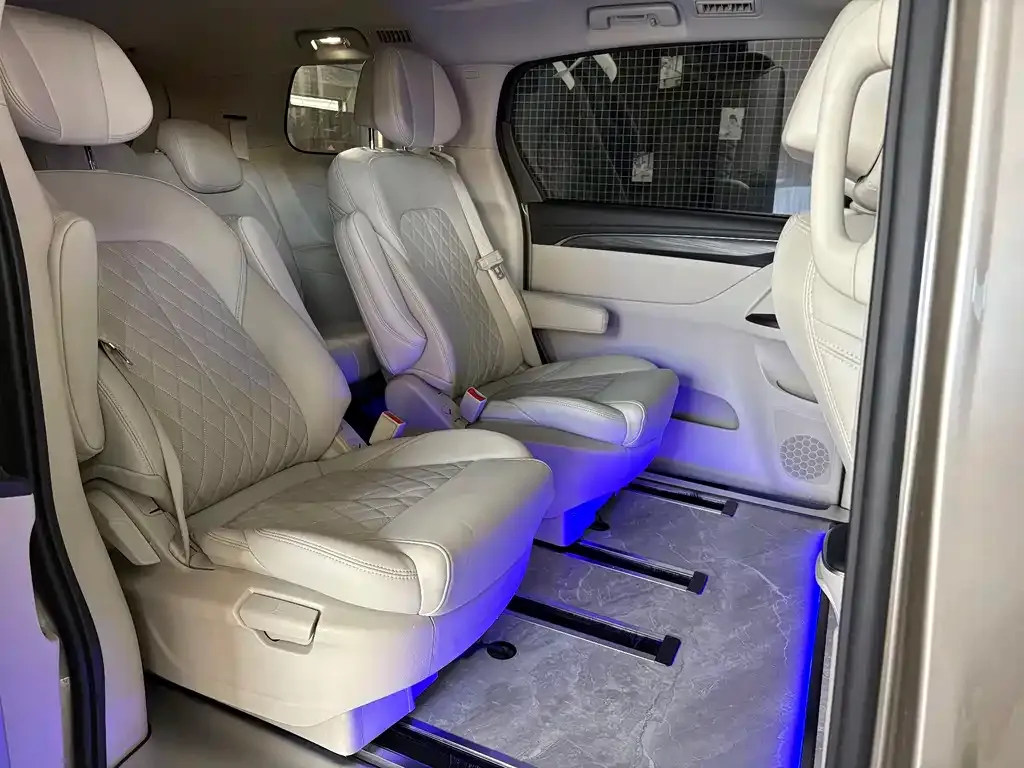 Buick GL8 2024 из CN, фото 3
