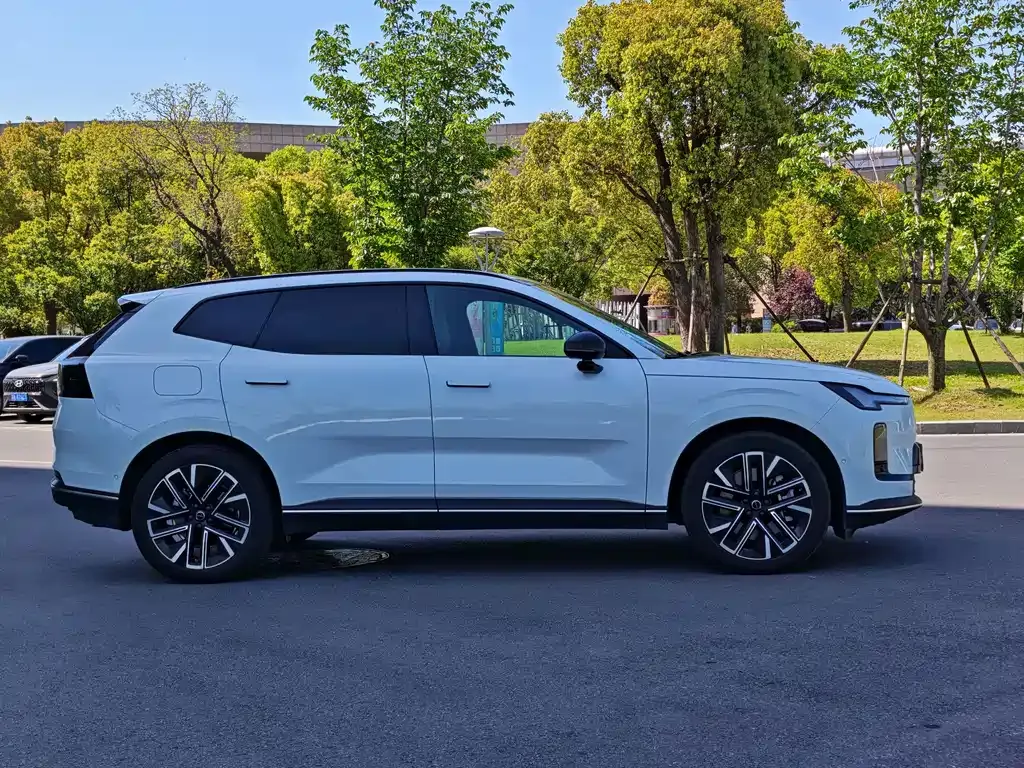 Volvo XC70 Plug-in Hybrid 2025 из CN, фото 10