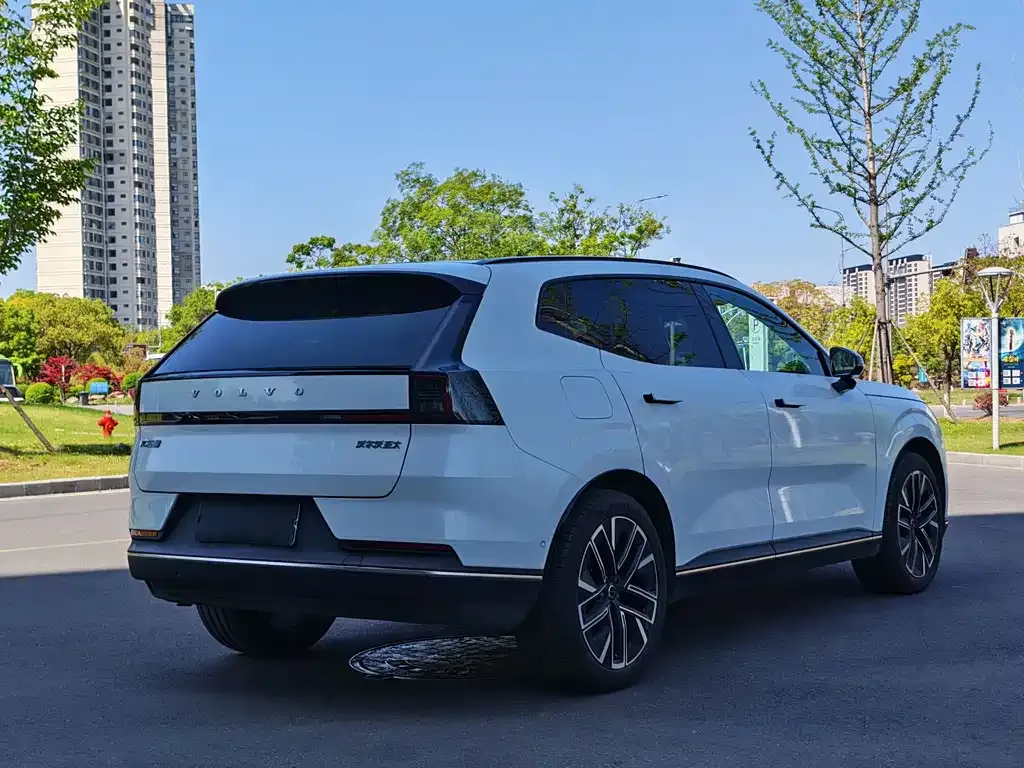 Volvo XC70 Plug-in Hybrid 2025 из CN, фото 3