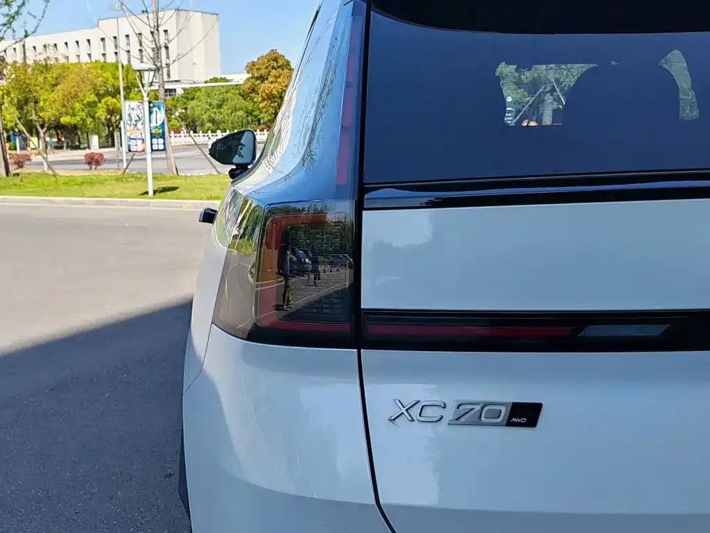 Volvo XC70 Plug-in Hybrid 2025 из CN, фото 4