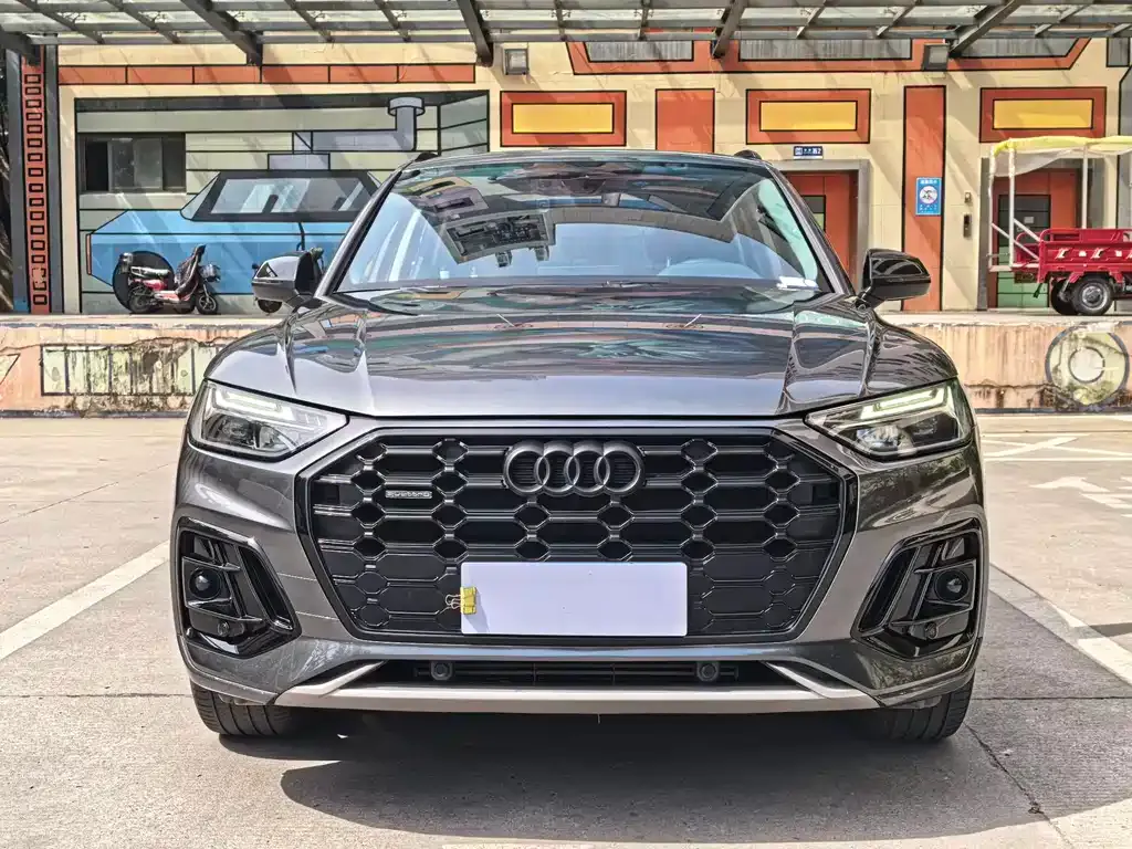 Audi Q5L — фото 10
