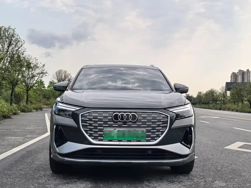 Audi Q4 e-tron — фото 4