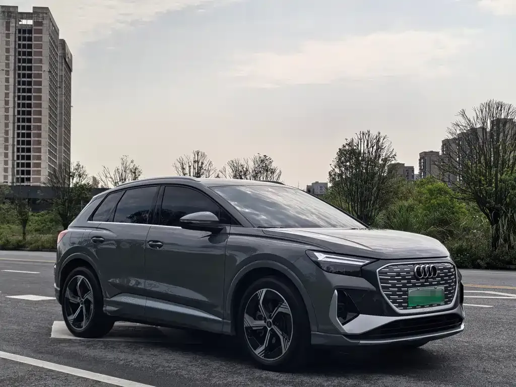 Audi Q4 e-tron — фото 2