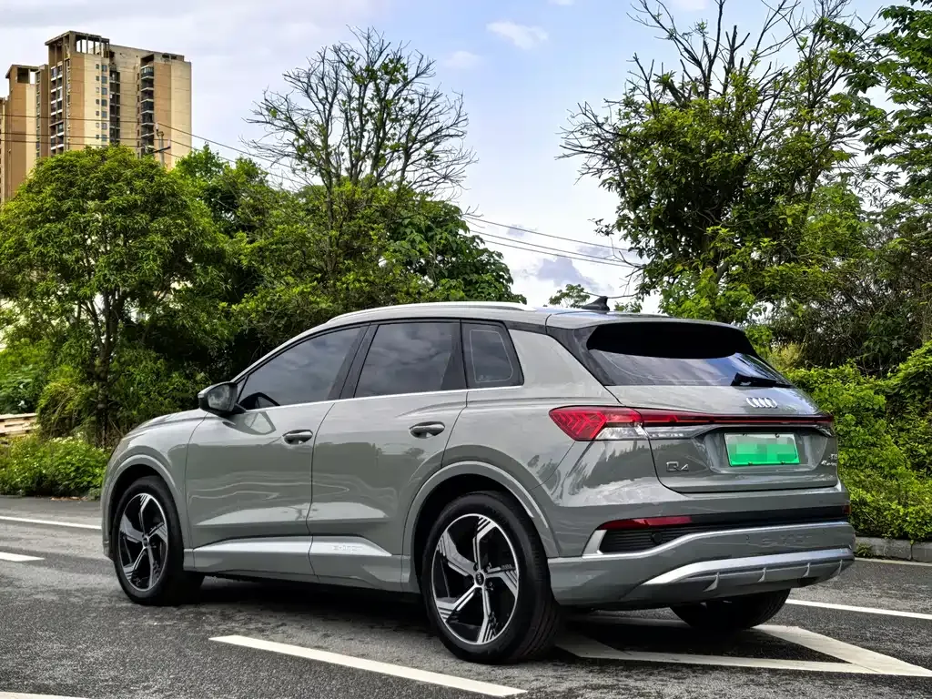 Audi Q4 e-tron — фото 9