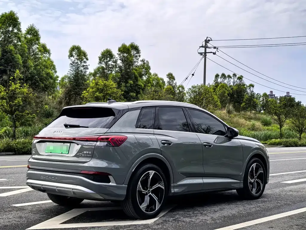 Audi Q4 e-tron — фото 8