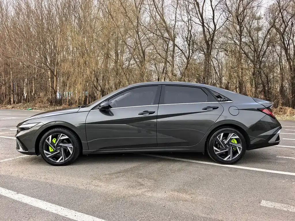 Hyundai Elantra — фото 10