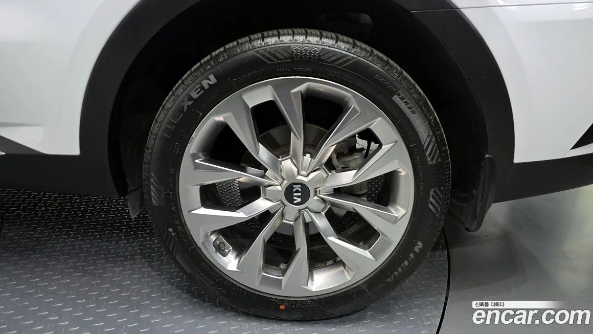 Kia Sorento — фото 7