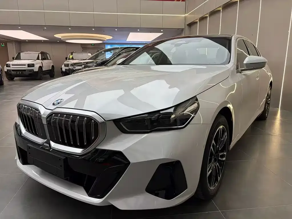 BMW 5 Series — фото 1