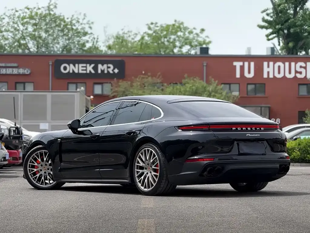 Porsche Panamera 2025 из CN, фото 9