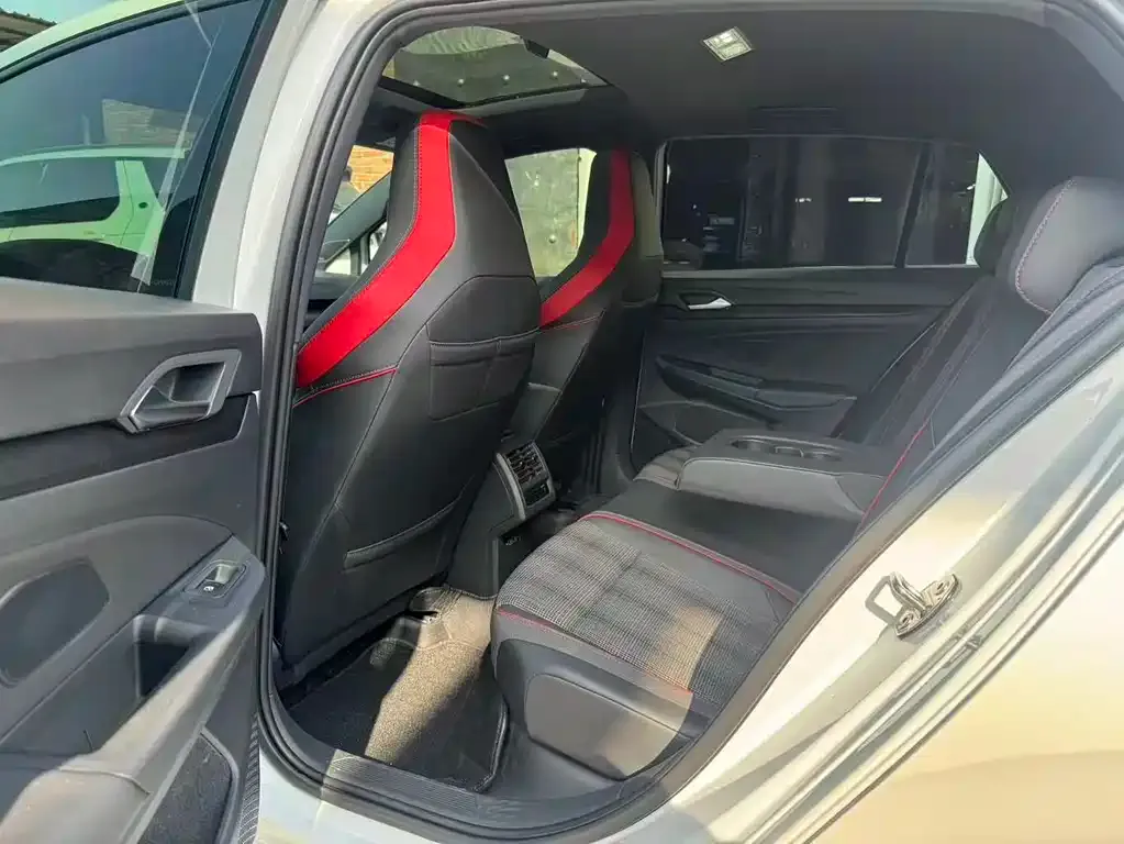 Volkswagen Golf GTI 2024 из CN, фото 3