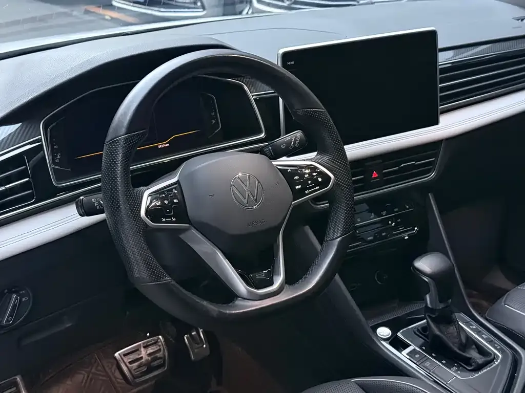 Volkswagen Tiguan L 2022 из CN, фото 3