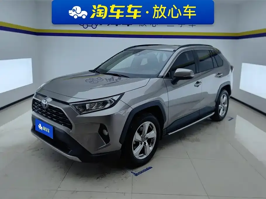 Toyota RAV4 — фото 1