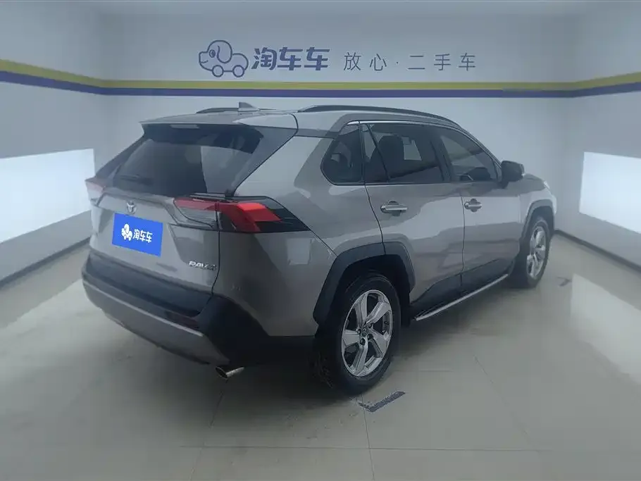Toyota RAV4 — фото 9